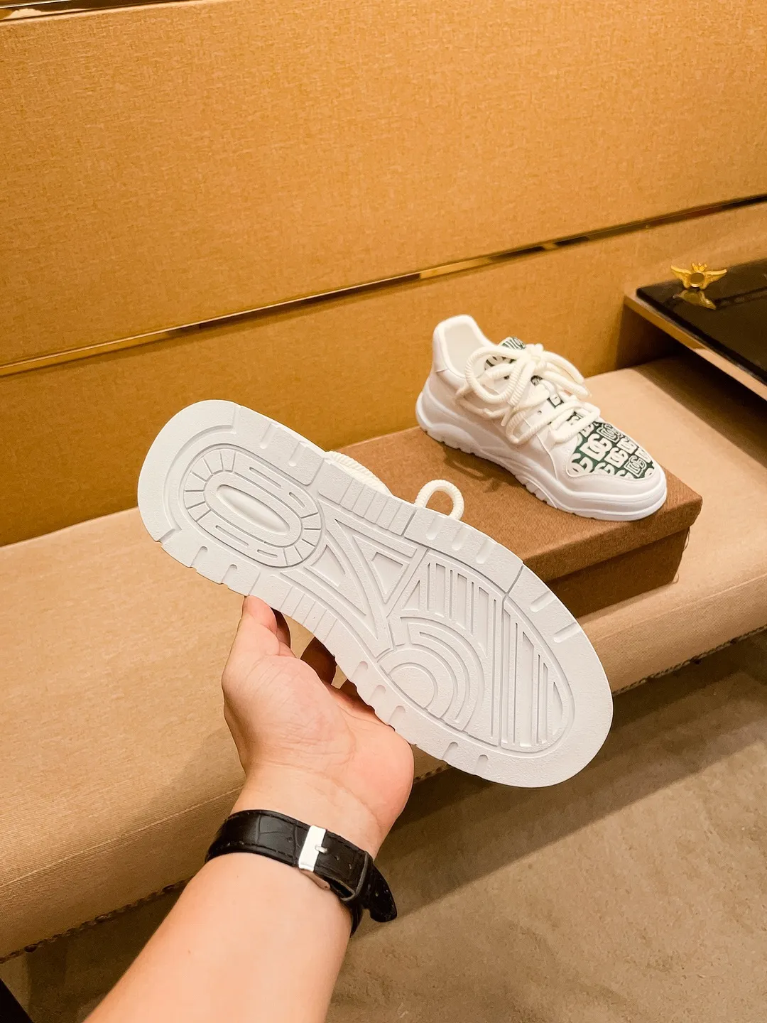 Men's shoes💰 400💰【DG】🔥High-end brand of men's shoes official website 1:1 latest masterpiece: the upper is made of Italian imported first-layer cowhide with a comfortable and breathable lining➕original non-slip and wear-resistant outsole🔥, making walking more convenient and comfortable! An exclusive new model, a stunning work, a beautiful 1:1 replica [color] compared to the official quality! Create a fashionable personality to set off your uniqueness! A must-have for trendy men! Classic🔥Size: 38-44 Color: 🔥 2⃣️ colors available🔥